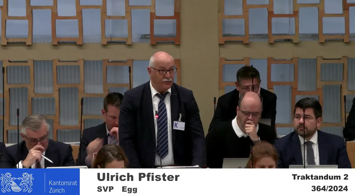 Kantonsrat Ulrich Pfister spricht im Kantonsparlament.